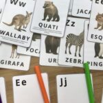 Cartas do alfabeto com animais reais para alfabetização