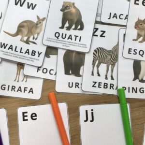 Cartas do alfabeto com animais reais para alfabetização