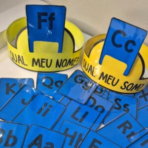 Quem sou eu? Recurso pedagógico para trabalhar nome, forma e som das letras